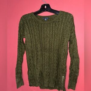 American Eagle green sweater with zip detail